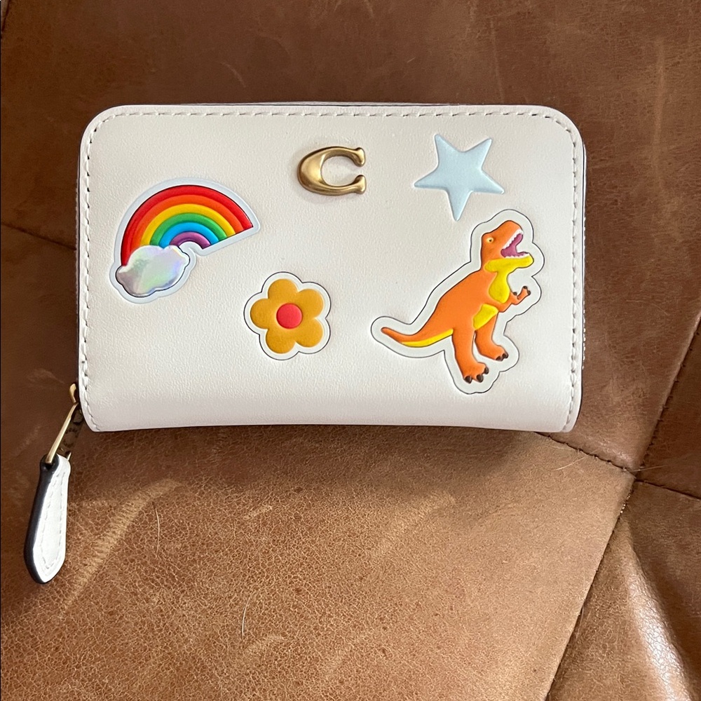 Coach Essential Zip Around Card Case in Chalk Sticker Print